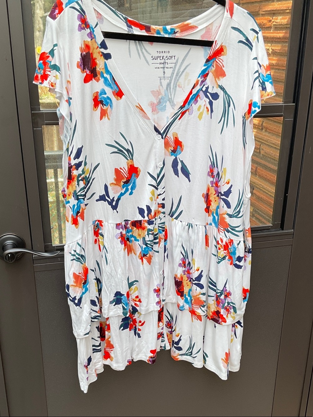 torrid White Floral V-Neck Button Tiered Tunic